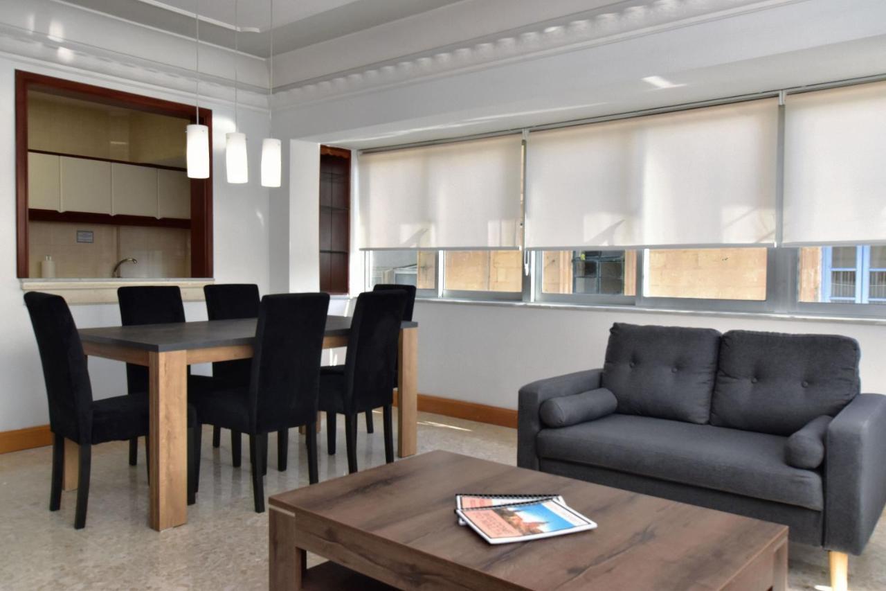 2 Bedroom, Central And Spacious Apartment With Sea View - 2 Мсида Екстериор снимка